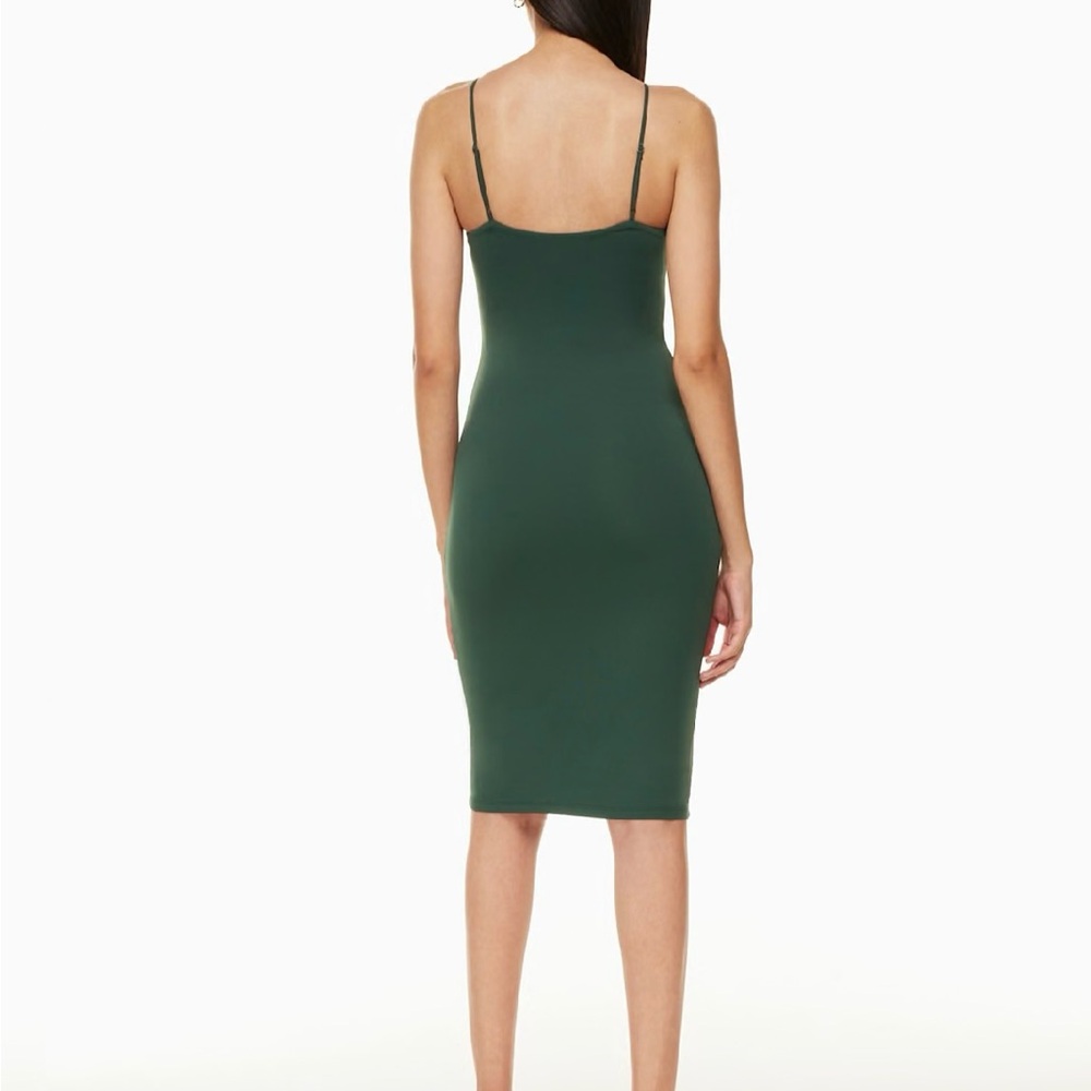 ✨ Aritzia Contour Cami Midi Dress – Scarab (Size M) ✨